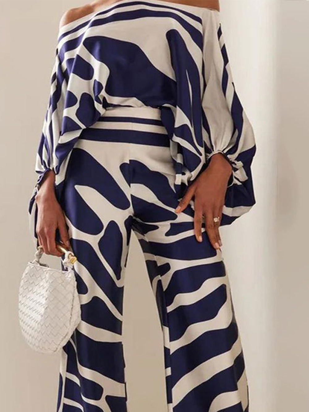 Heißes, schulterfreies Top-Hosen-Set aus Satin