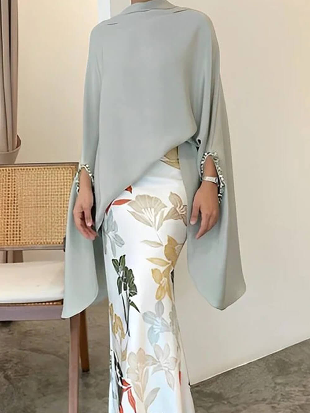 Elegancki garnitur z półgolfem w kwiaty