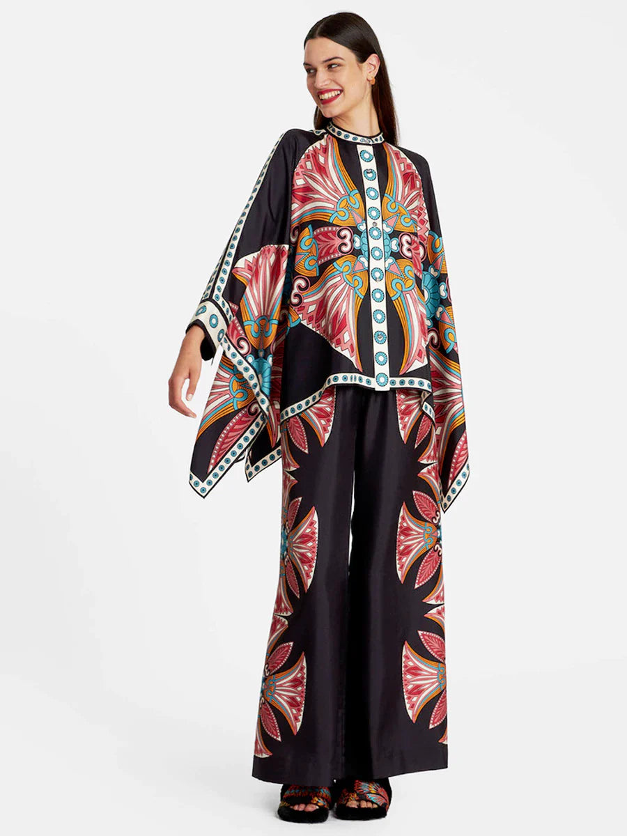 Feines Satin-Hose-Set mit Blumenmuster und Fledermausärmeln – Schwarz-rote Blumen