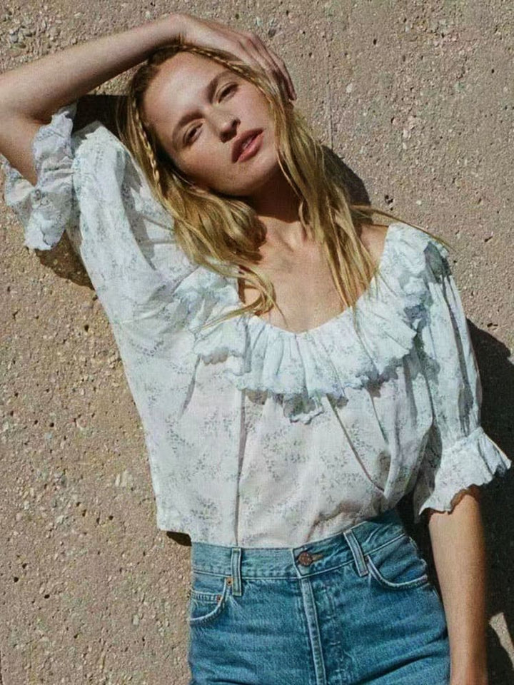 Parte superiore con bordo ondulato con volant