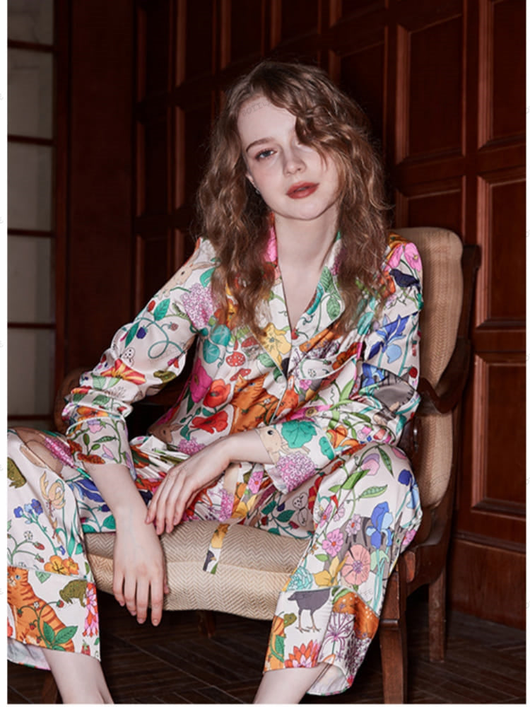 Conjunto de ropa de estar por casa de manga larga de seda helada con estampado de jardín de bosque blanco