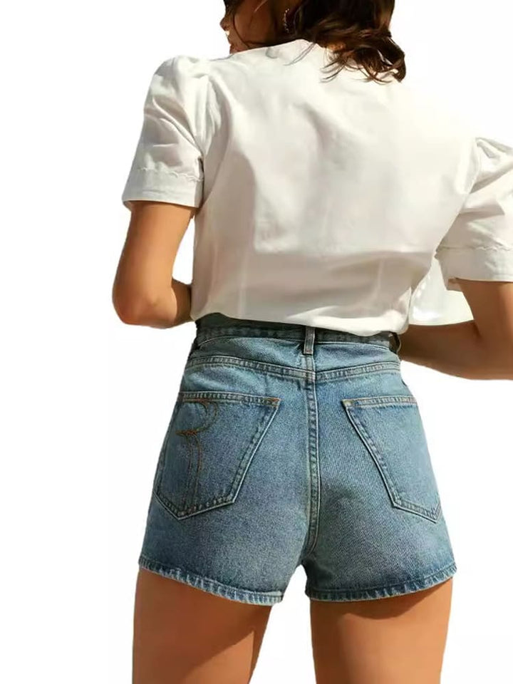 Bluzka z koronką haftowaną i dekoltem w serek