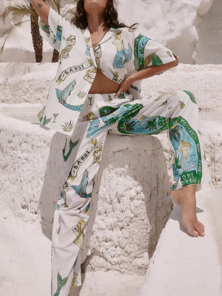 Set di due pezzi con camicia a maniche corte con stampa sirena e pantaloni a gamba larga