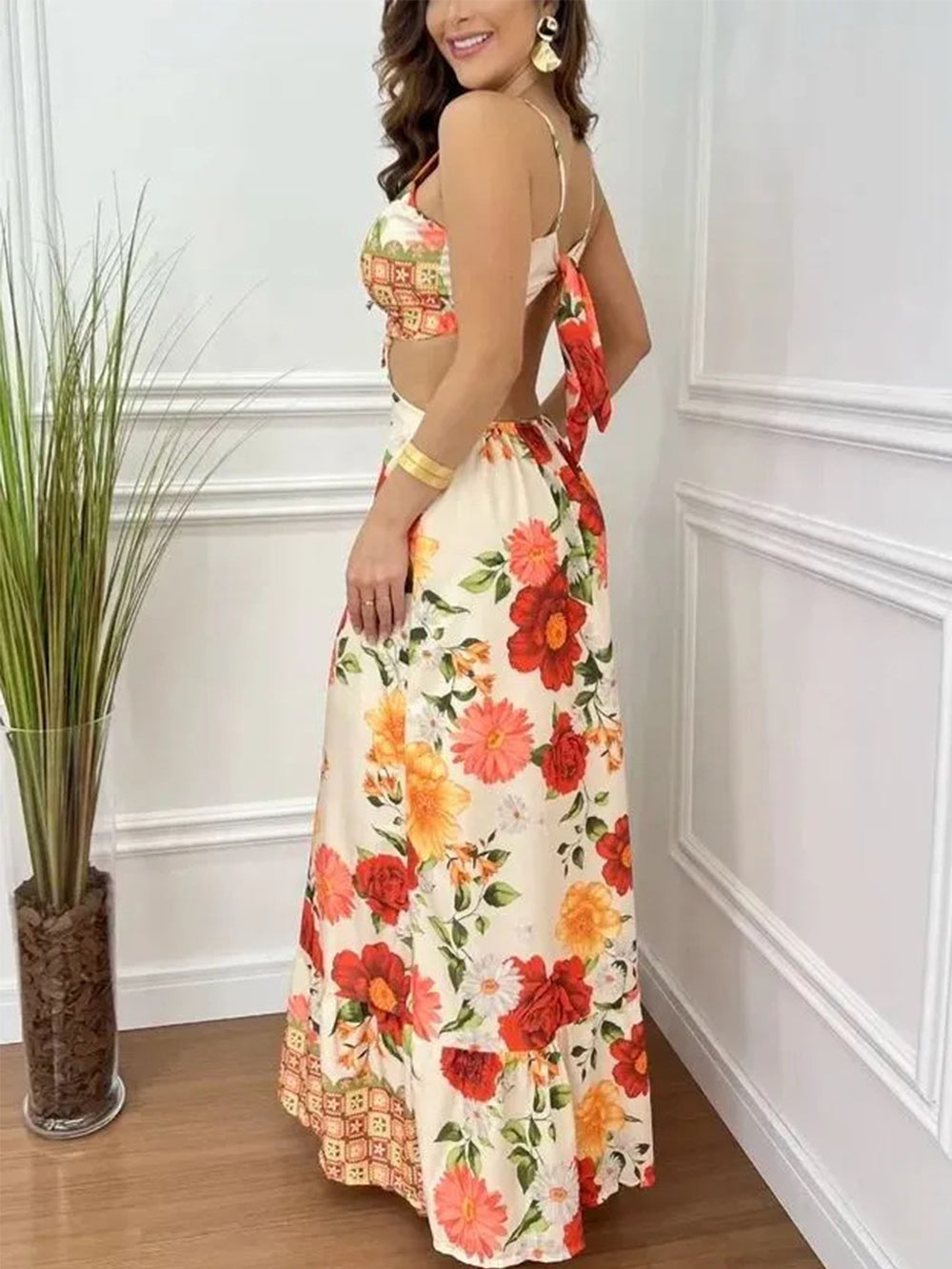 Sexy hul ryggløs kjole med slank print