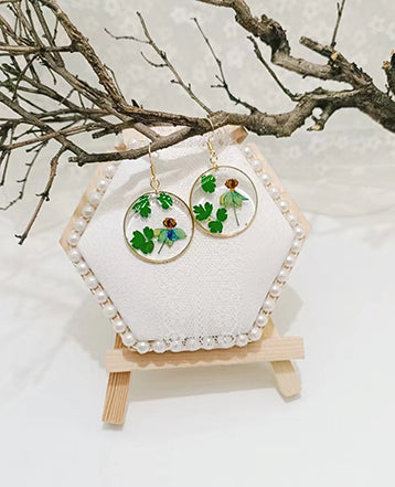 Hartsipuristetut kukkakorvakorut - Dancing-doll & Meadow Rue Leaves