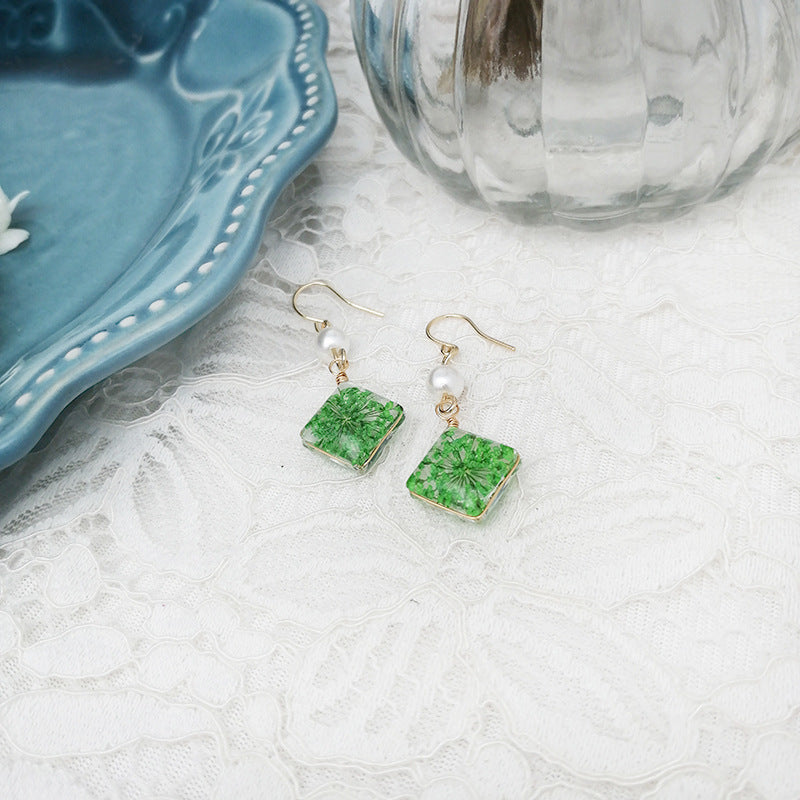 Resin Pressed Flower Earrings - Pearl Small Square Queen Anne's Lace