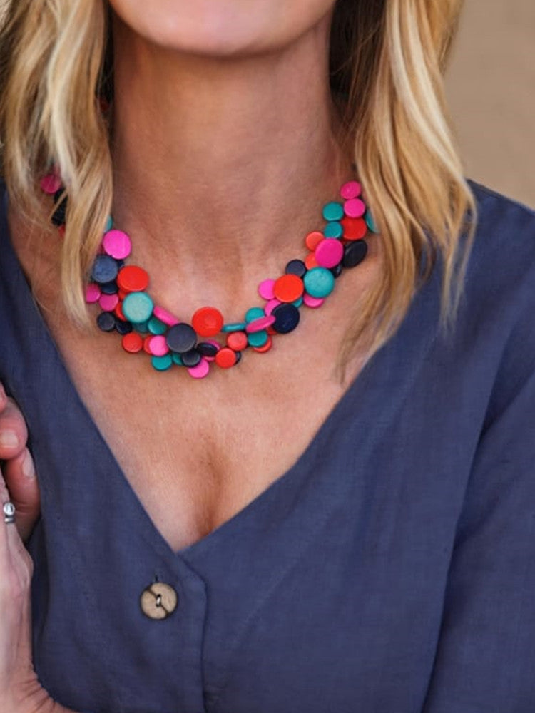 V-hals, knapp-ned midikjole i lin med lomme i marineblå