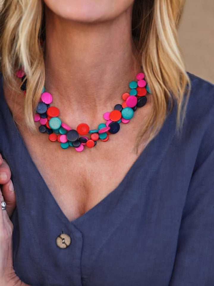 V-hals, knapp-ned midikjole i lin med lomme i marineblå