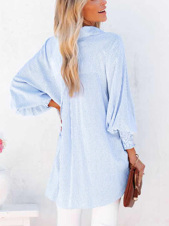 Chemise boyfriend rayée à revers smockés bleu ciel avec poche