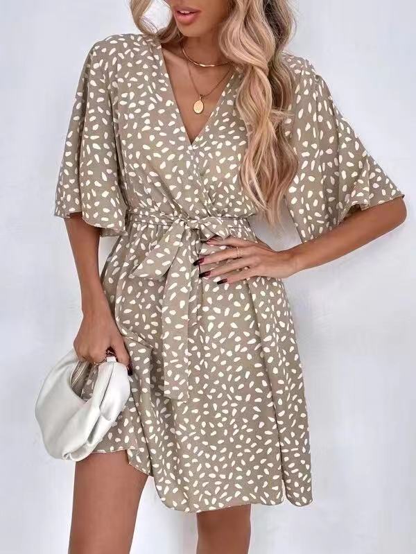 Vestido boho versátil com decote em V na cintura