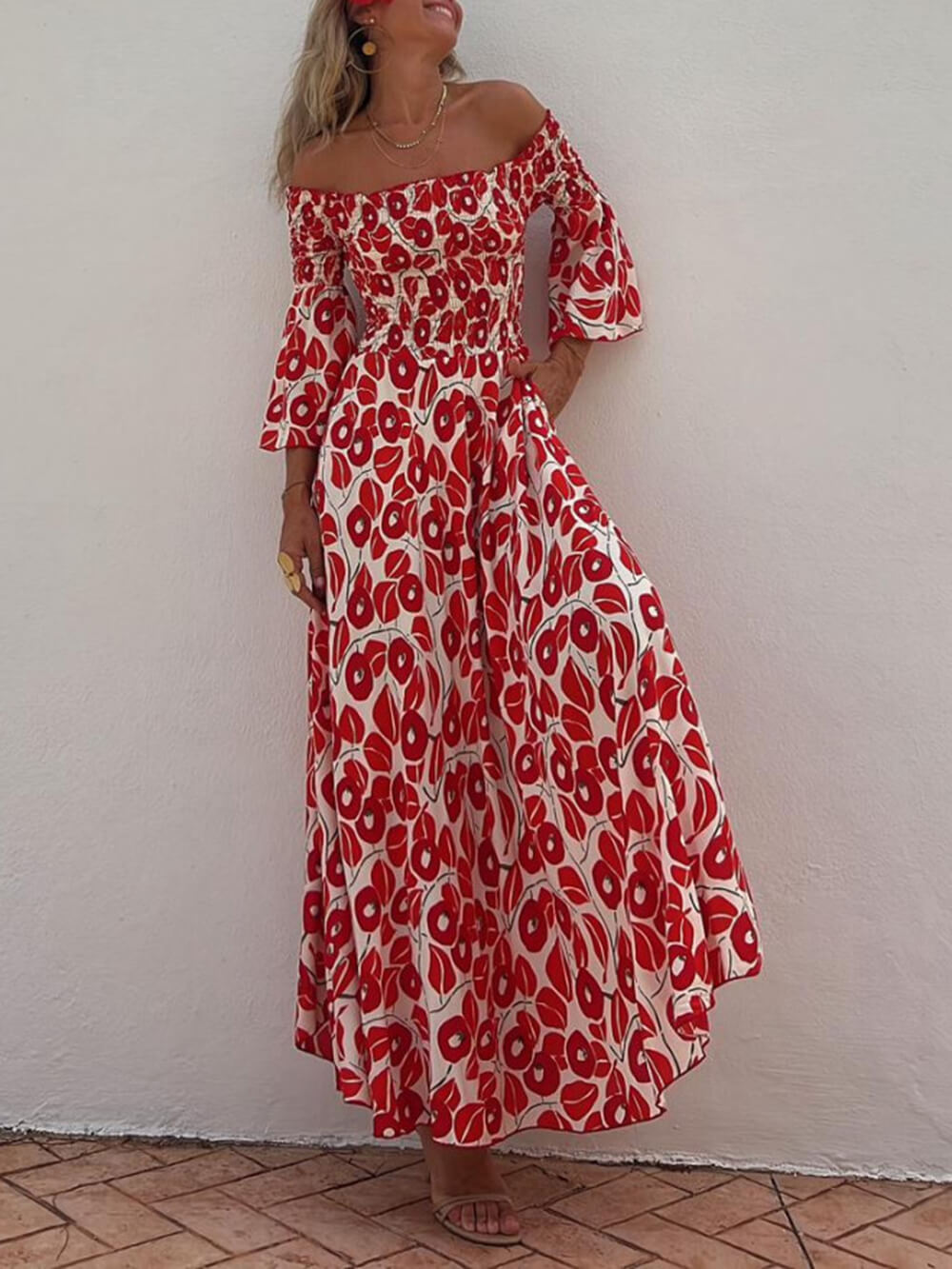 फ्लोरल प्रिंट स्मोक्ड ऑफ शोल्डर पॉकेटेड मैक्सी ड्रेस