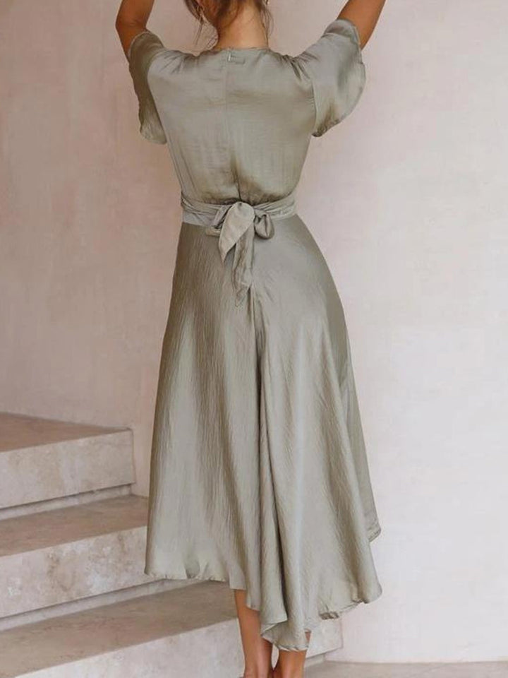 Sage Satin Maxi Wrap Kleed: Twist-Front Cutout