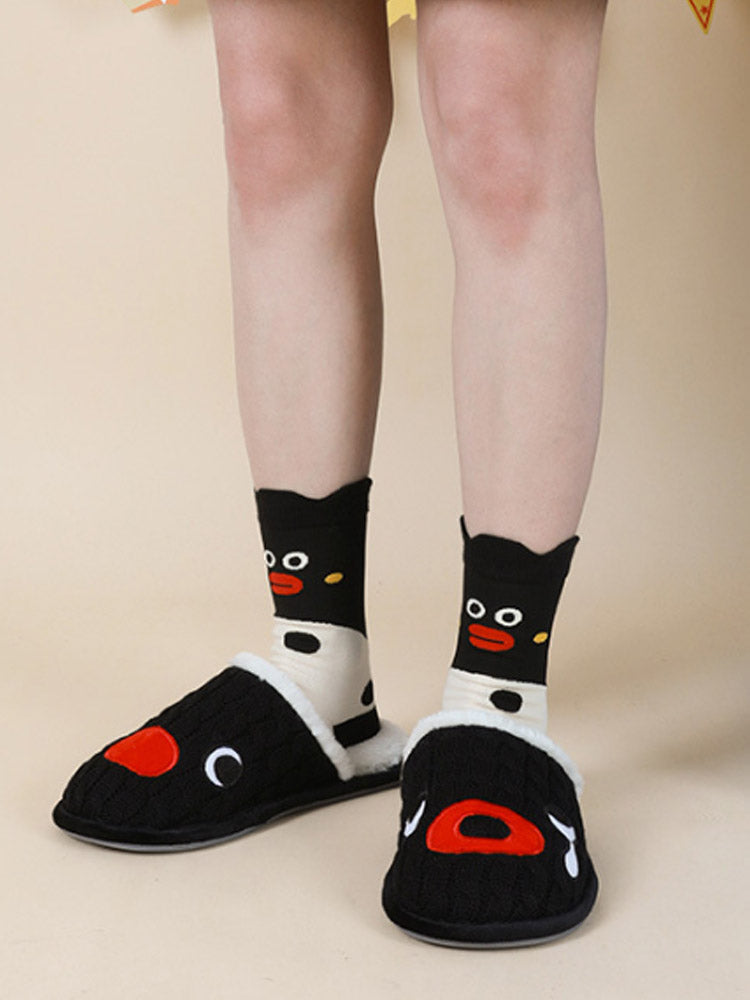 Calcetines con lunares de pingüino de dibujos animados lindo