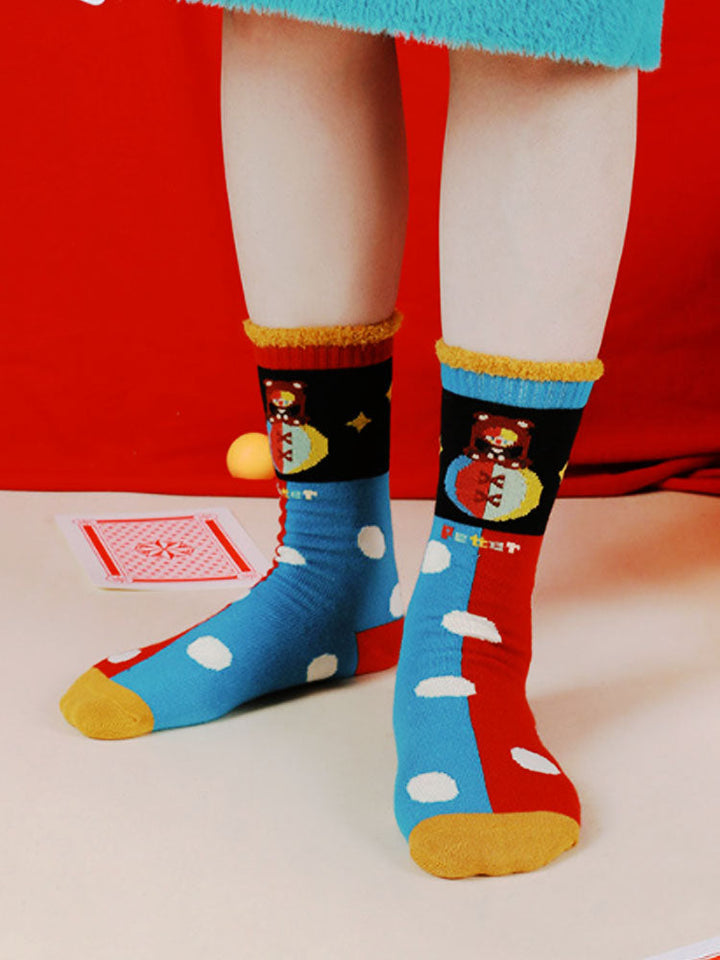 Niedliche Socken mit Cartoon-Illustration bis zur Wade