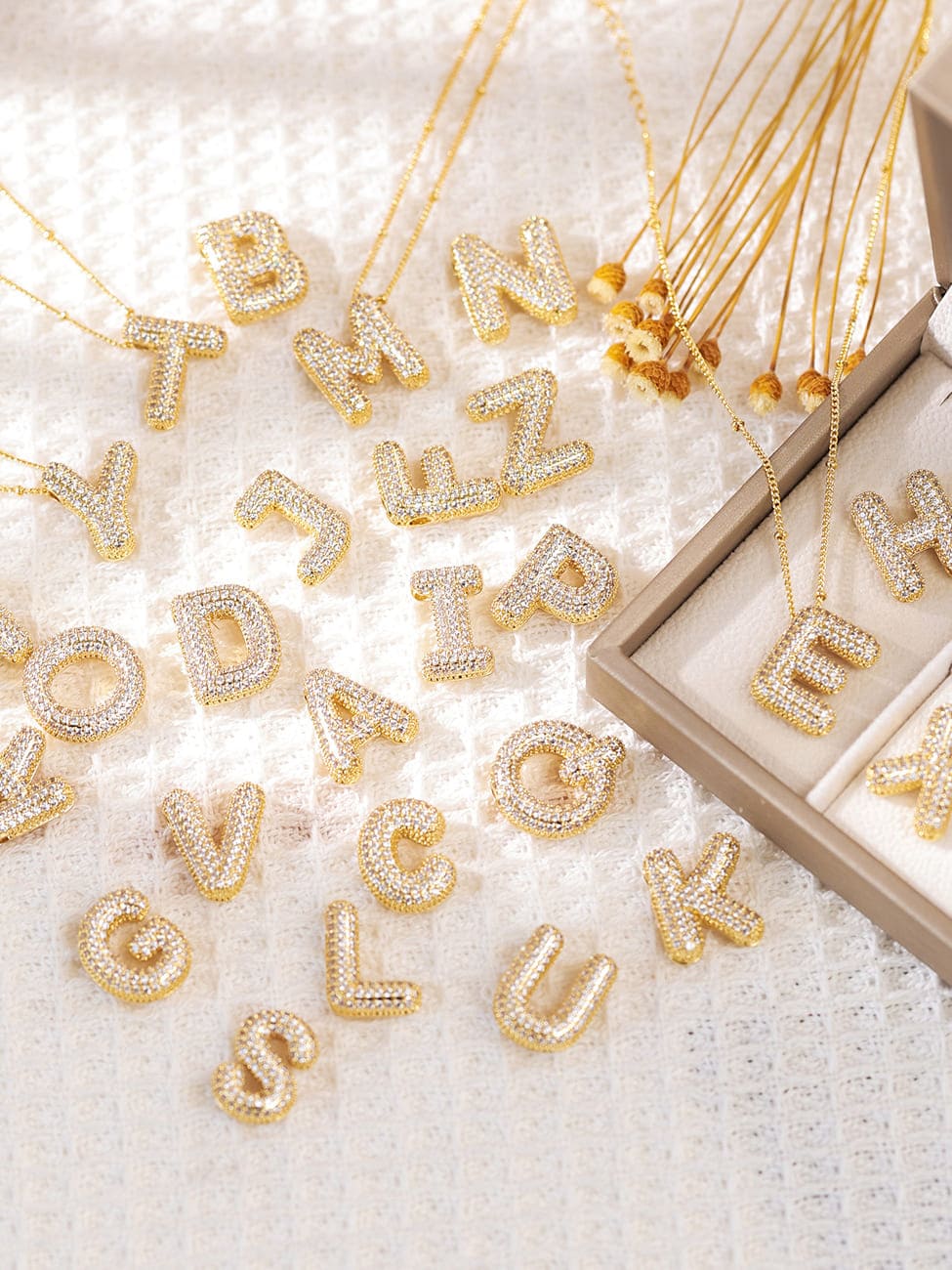 Pavé Bubble Letter Monogram ketting