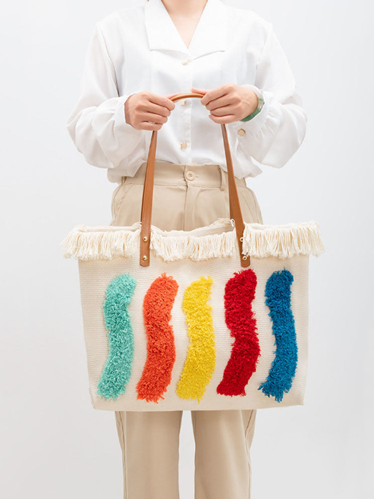 Totebag med brodert regnbuemønster