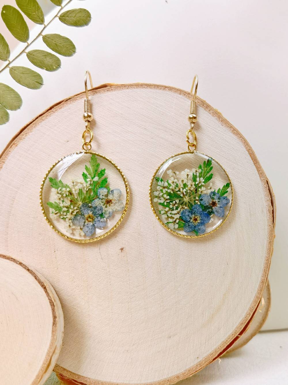 Boucles d’oreilles à fleurs pressées en résine - Forest Forget Me Not