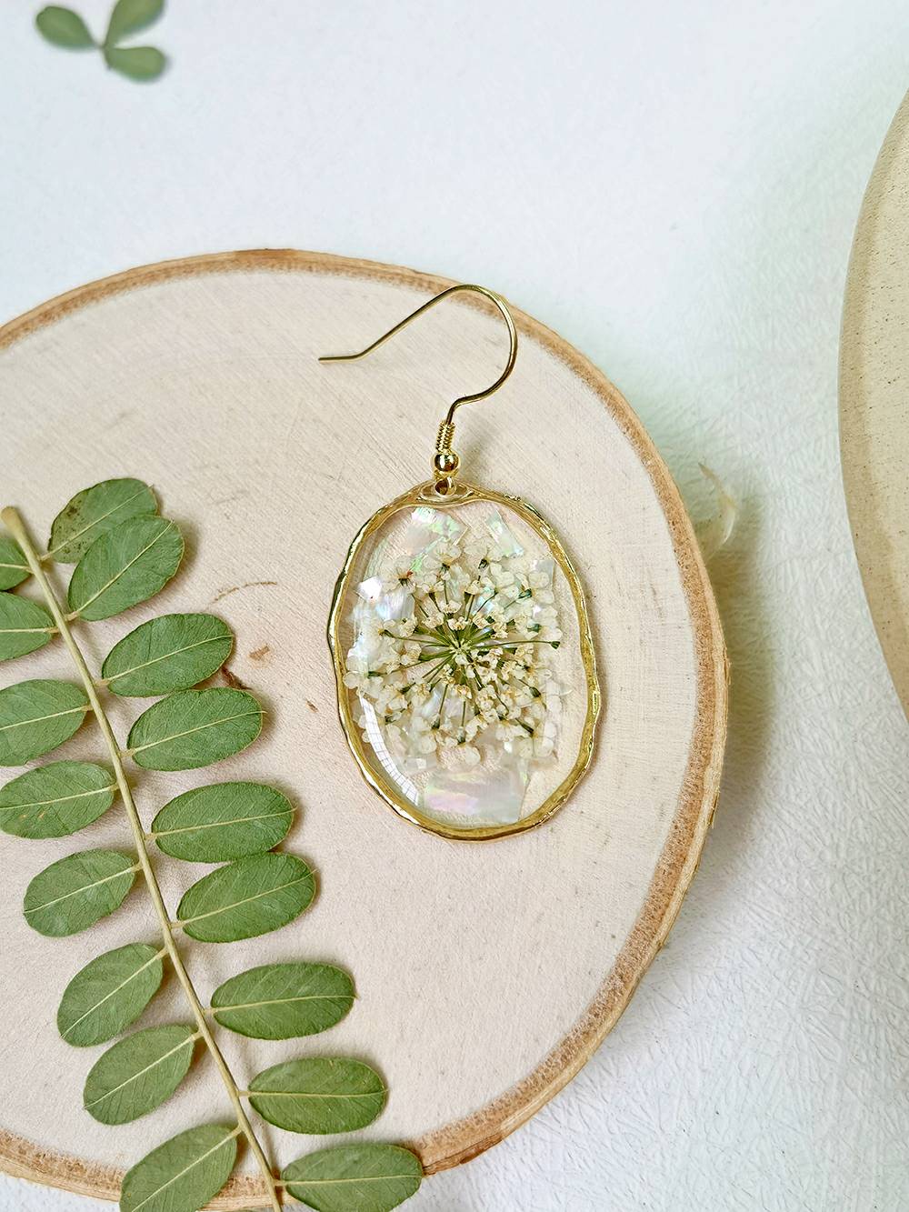 Resin Pressed Flower Earrings - Gold Shell Queen Anne's Lace