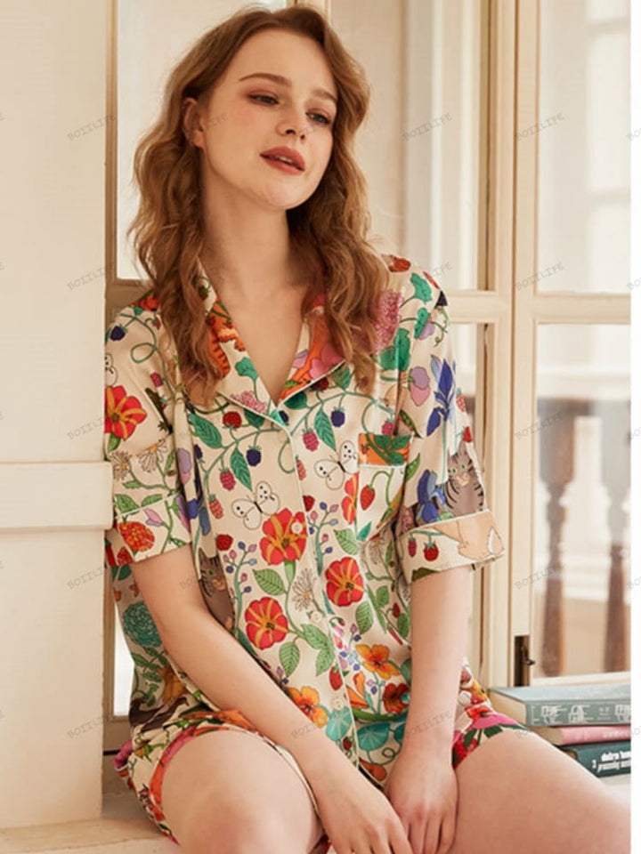 Kurzes Loungewear-Set aus Eisseide mit weißem Waldgarten-Print