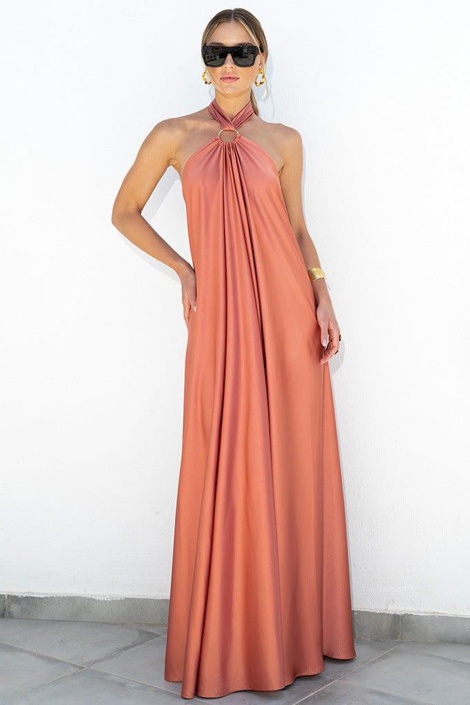 Vestido maxi longo elegante de cetim: decote halter sem costas