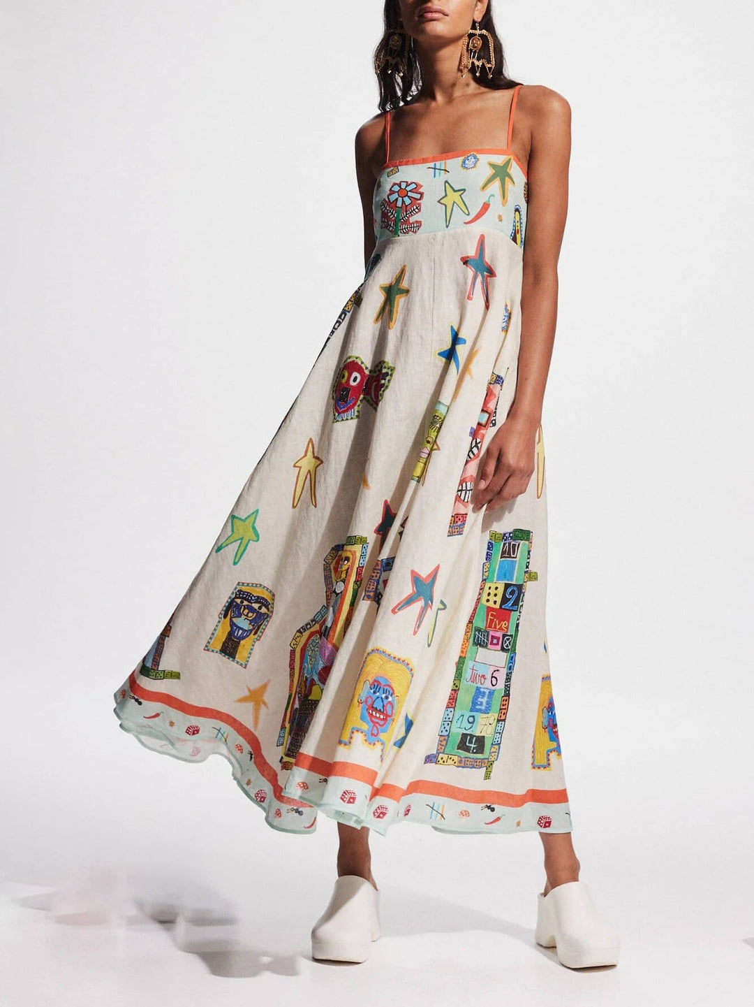 Vestido maxi longo com suspensórios com estampa graffiti exclusivo