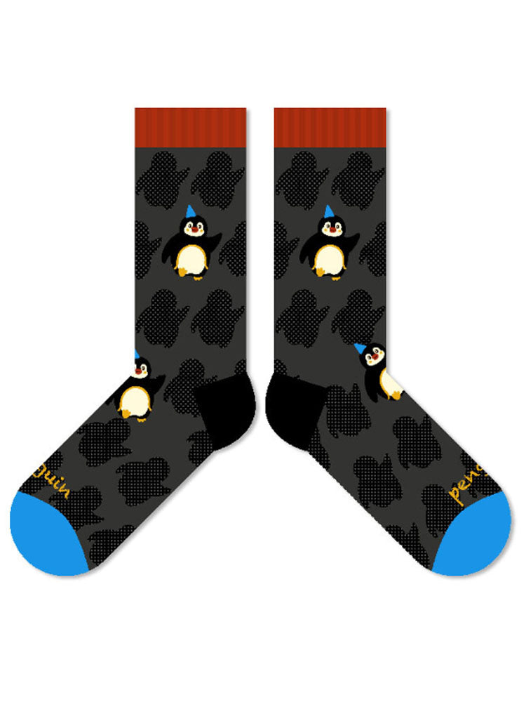 Calcetines con lunares de pingüino de dibujos animados lindo