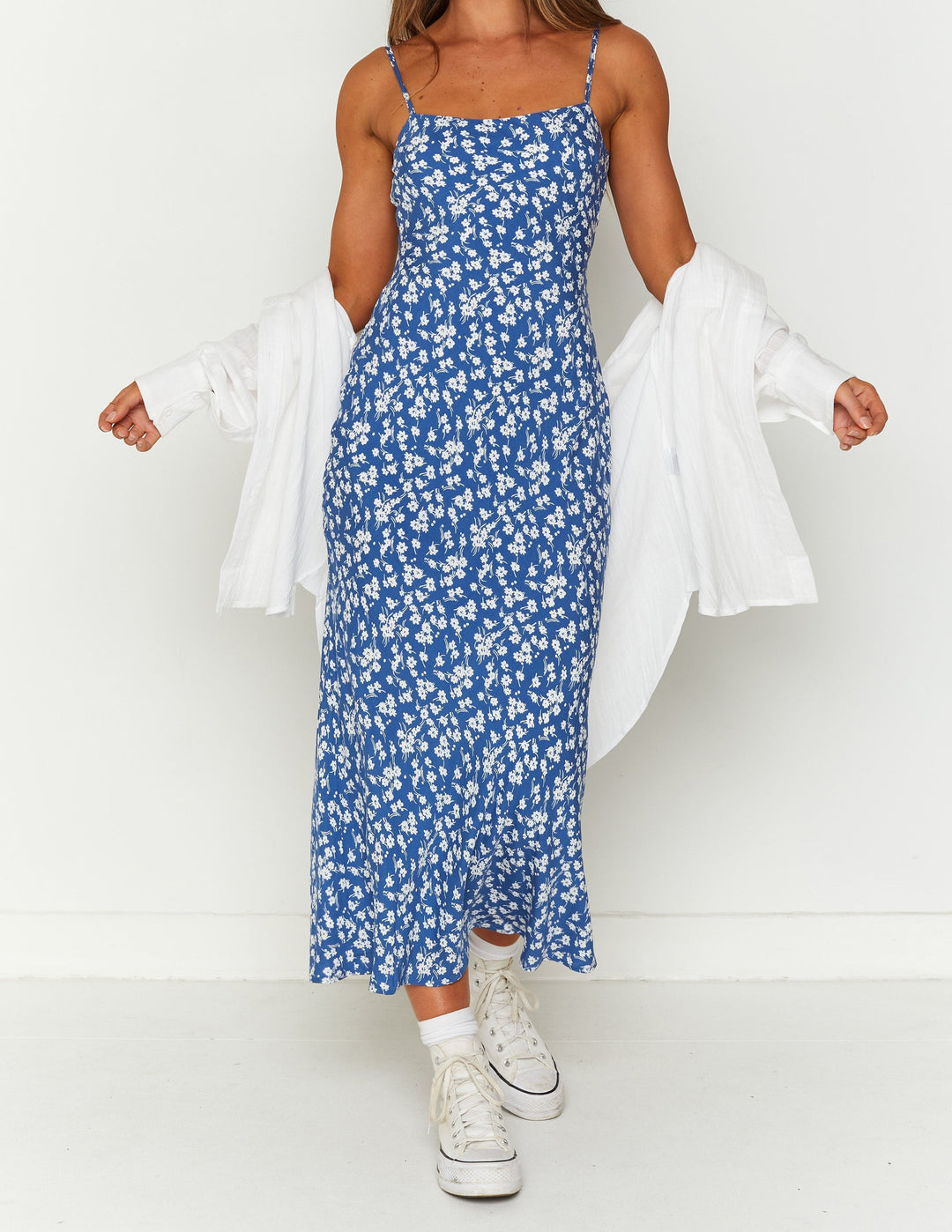 Delphine blauwe bloemen midi-jurk