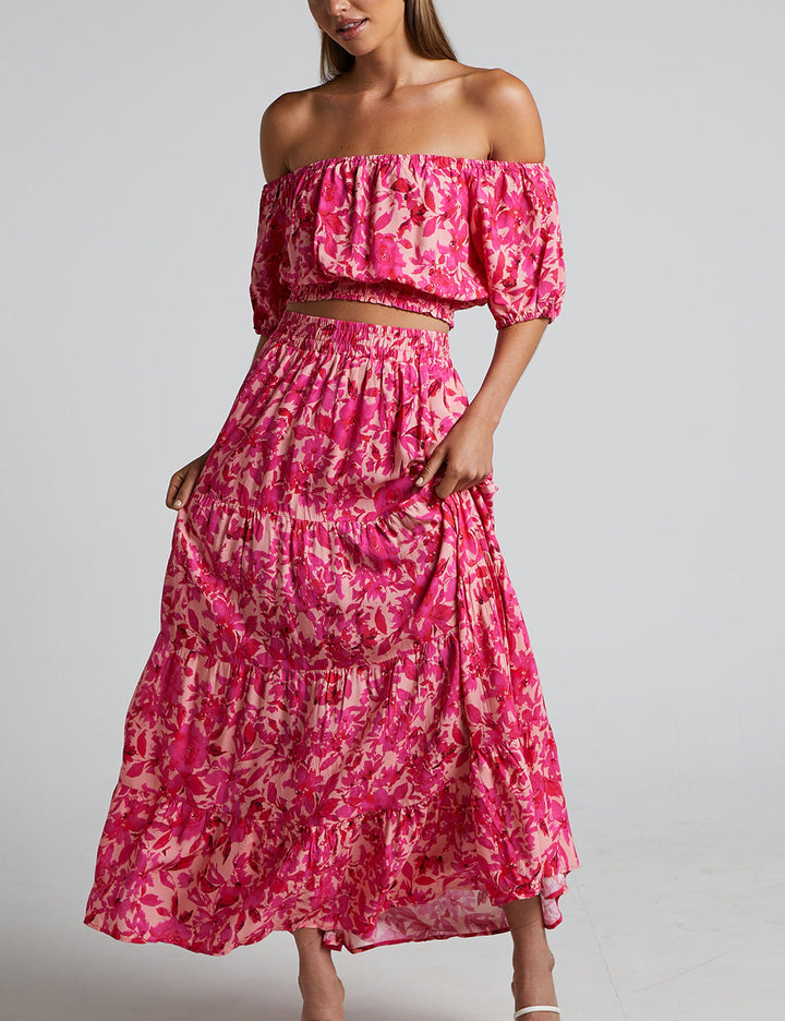 Off-shoulder gesmokte top met pofmouwen in roze bloemen