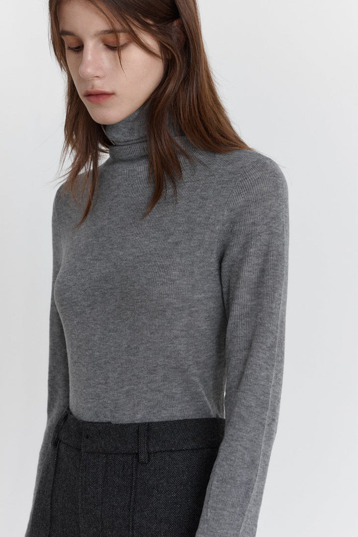 Pull à col roulé ajusté en laine extensible