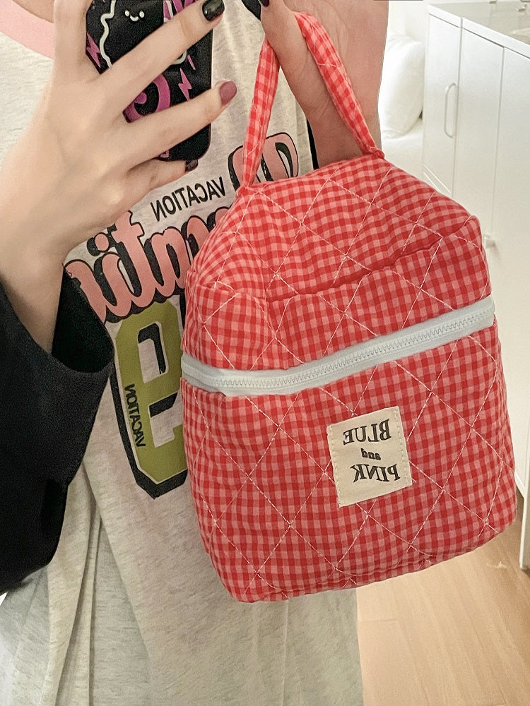 क्रैनबेरी चेकर्ड मेकअप बैग
