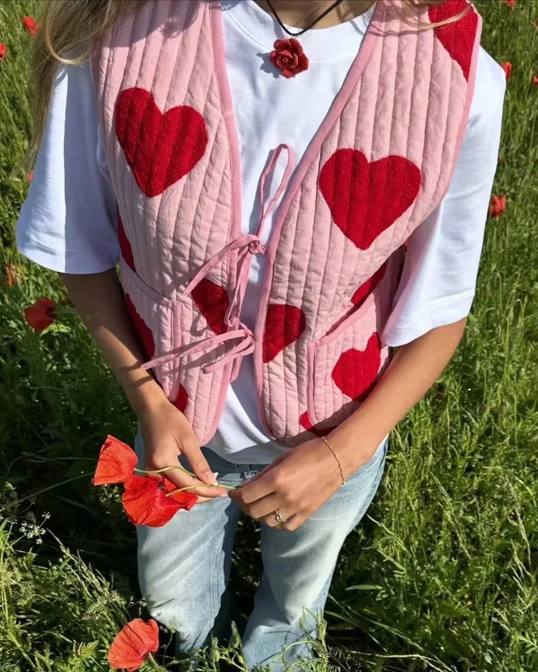 Gilet senza maniche con fiocco rosa e scollo a V con stampa a cuore