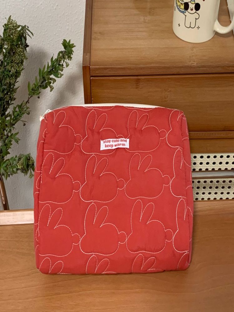 حقيبة مكياج على شكل أرنب باللونين الأحمر والأبيض