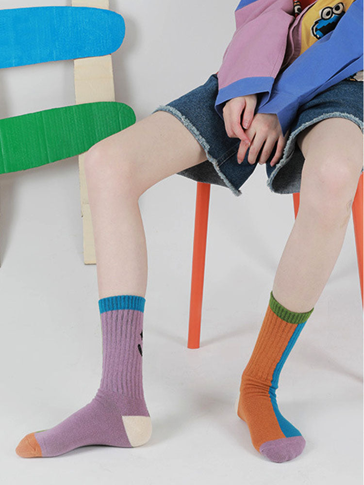 Asymmetrische Baumwollsocken im Farbblockdesign