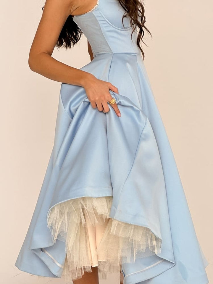 Robe mi-longue en tulle bleu Cendrillon