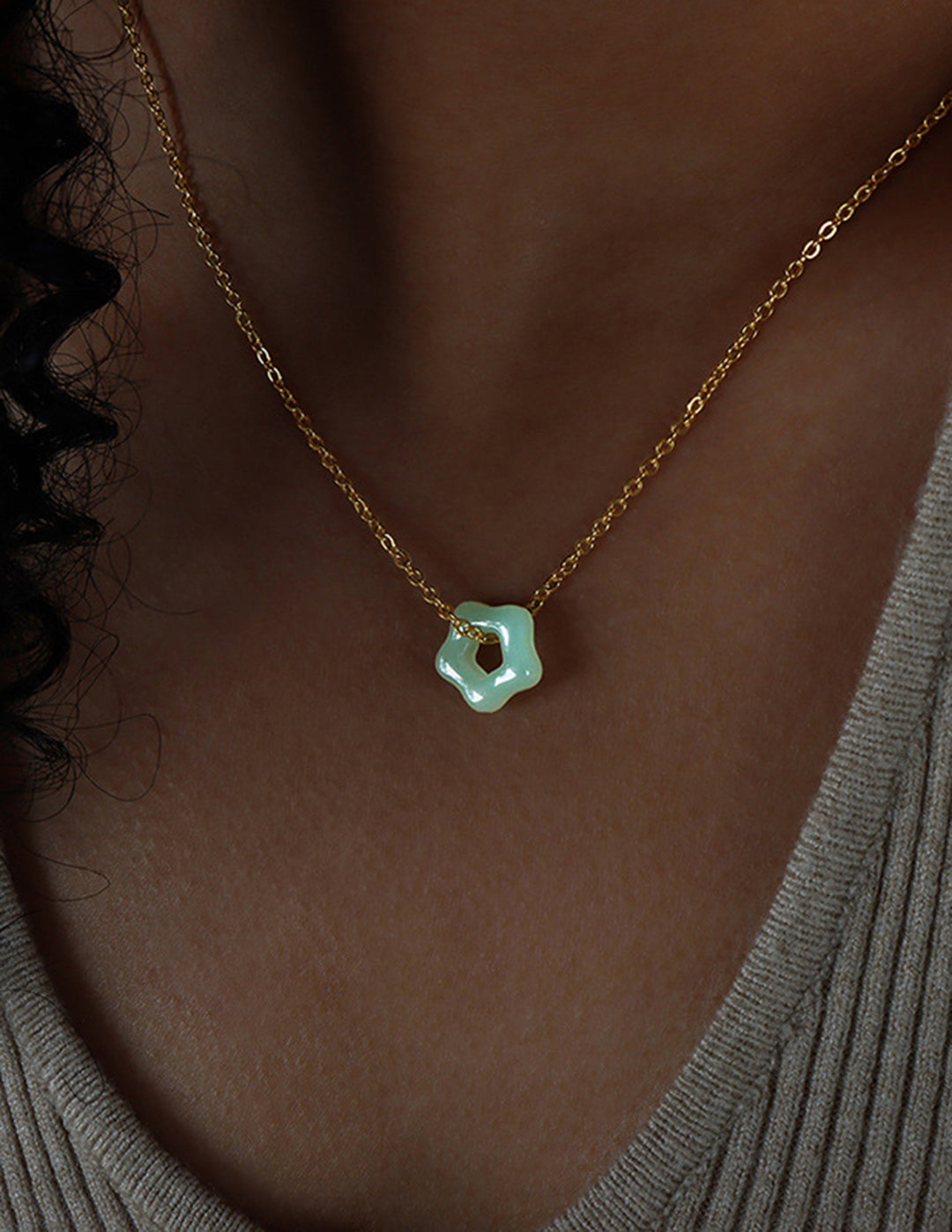Collar de flor de jade
