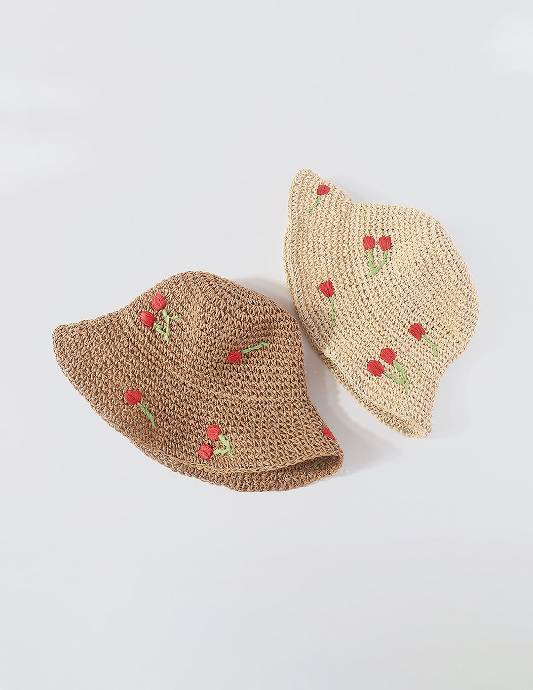 Sombrero de pescador tejido con flores