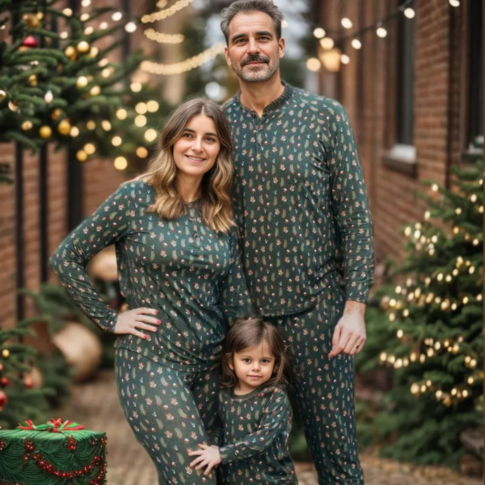 グリーンクリスマスツリー Fmalily おそろいパジャマ (ペットの犬服付き)