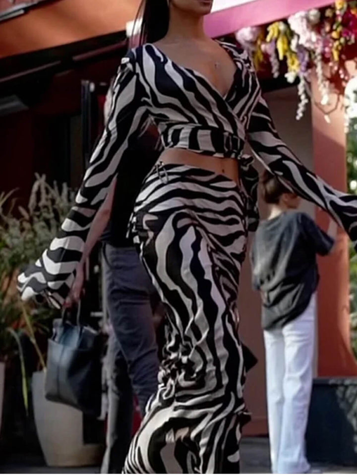 Modny garnitur zebry z nadrukiem