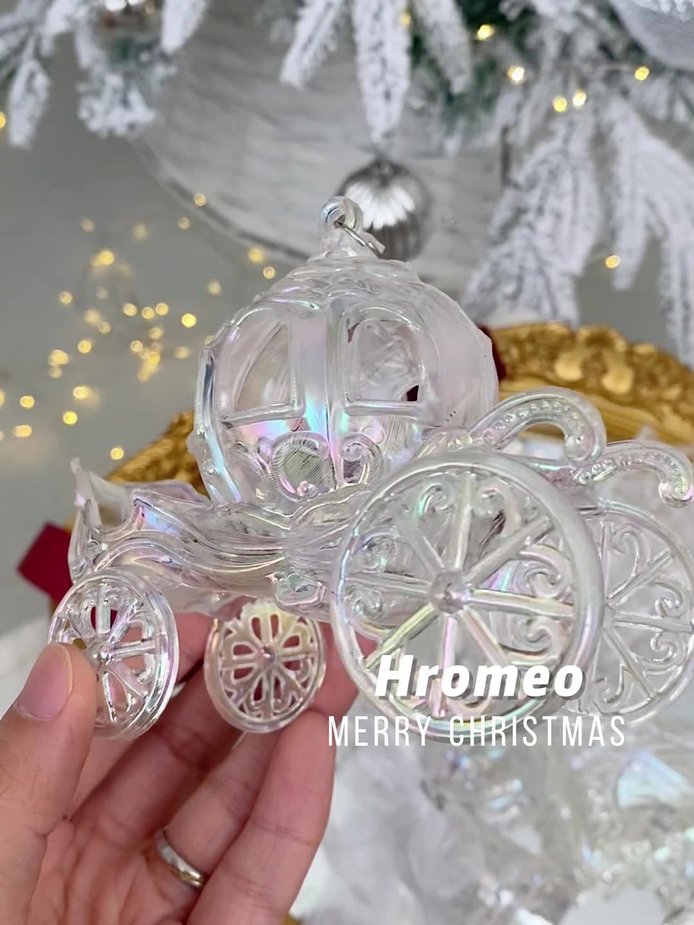 Weihnachtlicher transparenter bunter dekorativer Anhänger