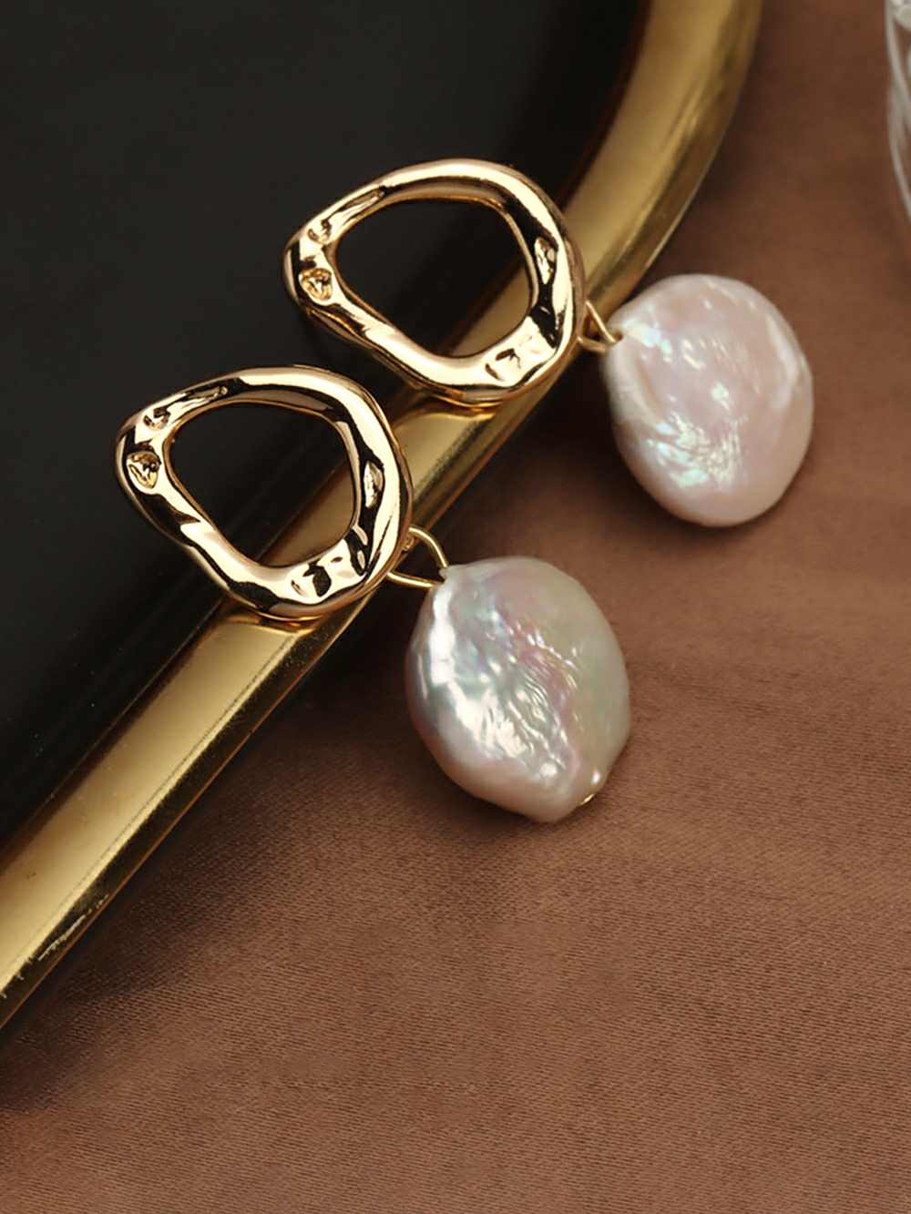 Pendientes de perlas naturales de agua dulce con botón barroco