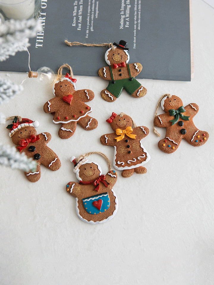 Hombre de pan de jengibre decorado con adornos navideños