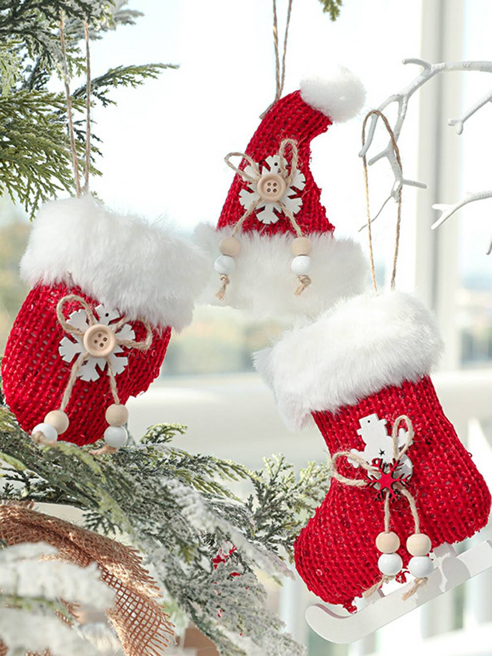 Ensemble d'ornements de décoration de chaussettes de Noël et de gants en peluche