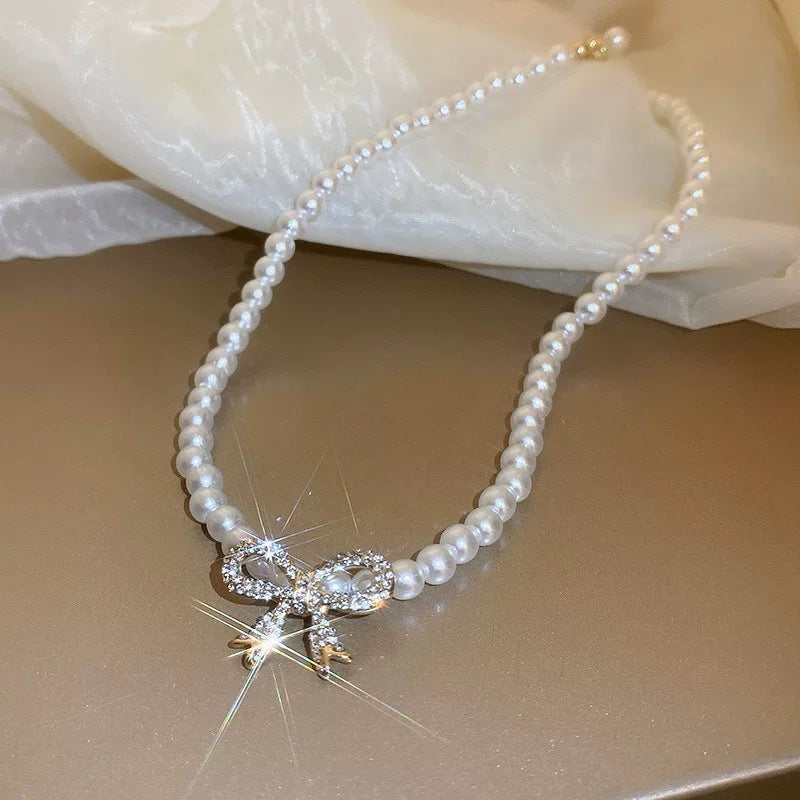 Collier avec nœud en perles
