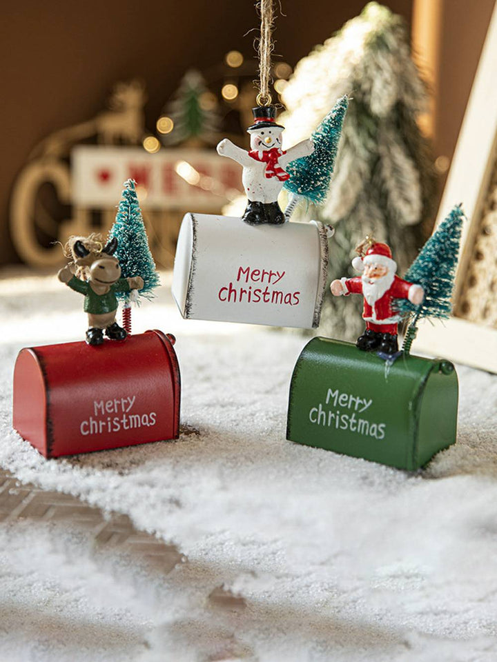 Διακόσμηση Χριστουγεννιάτικου Δέντρου με Σιδερένια Γραμματοκιβώτια
