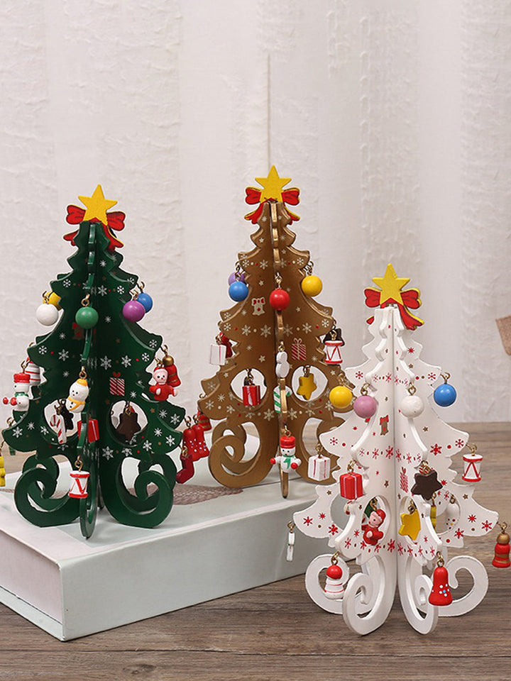 Sechsteiliger Weihnachtsbaum mit kleinen Anhängern