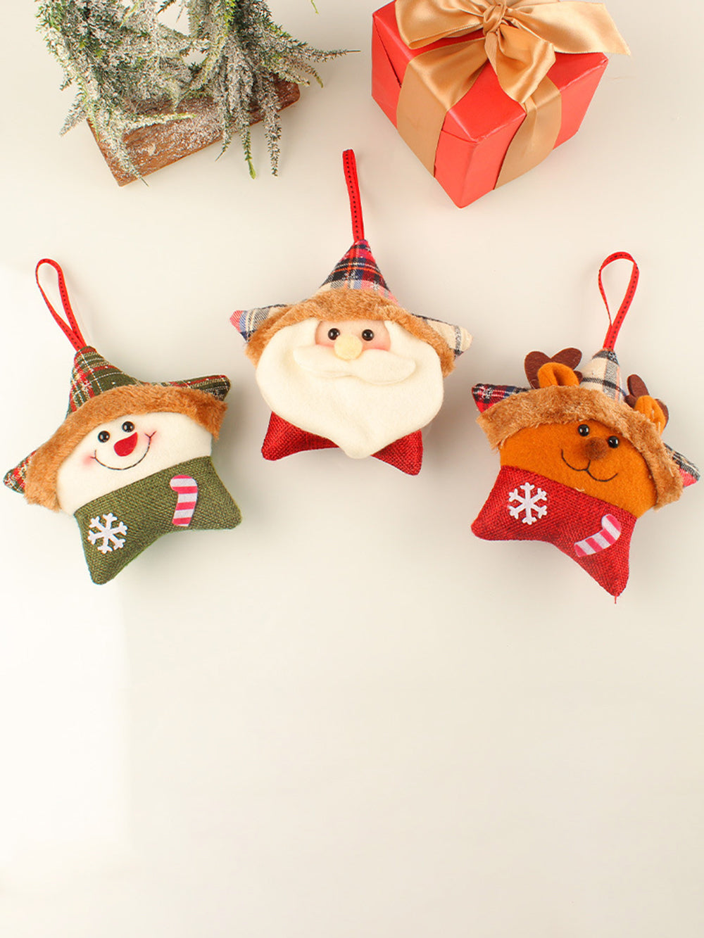 Santa Claus a Reindeer Chrëschtdag Bam Ornament mat Star Plüsch Doll