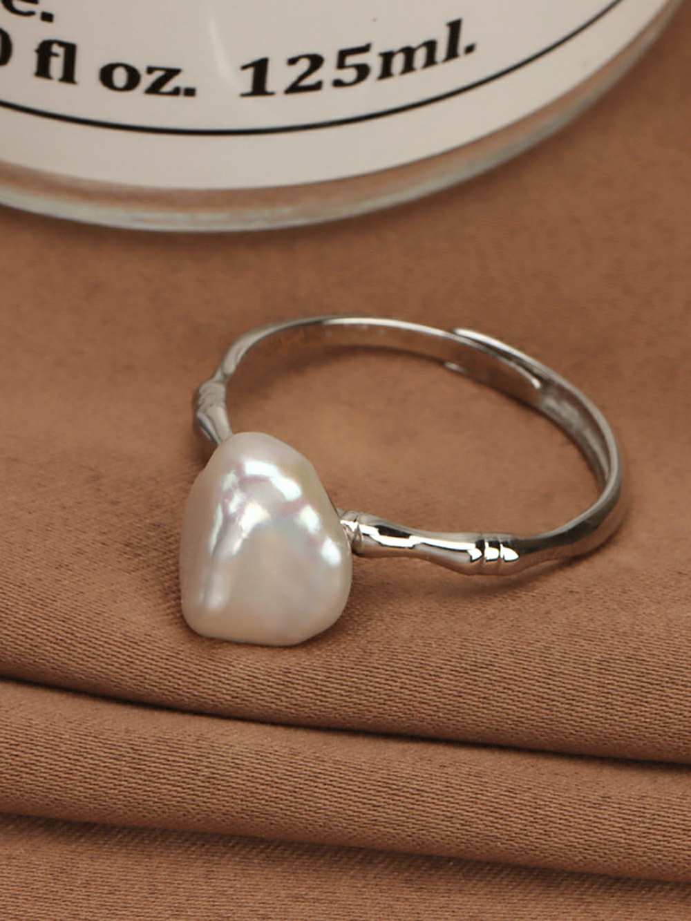 Barokowy srebrny pierścionek z perłą Antioue