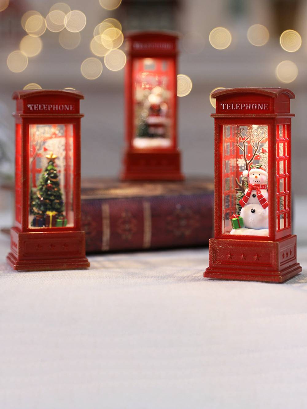 Decorazione natalizia con fiamma per cabina telefonica, lampada a olio, pupazzo di neve