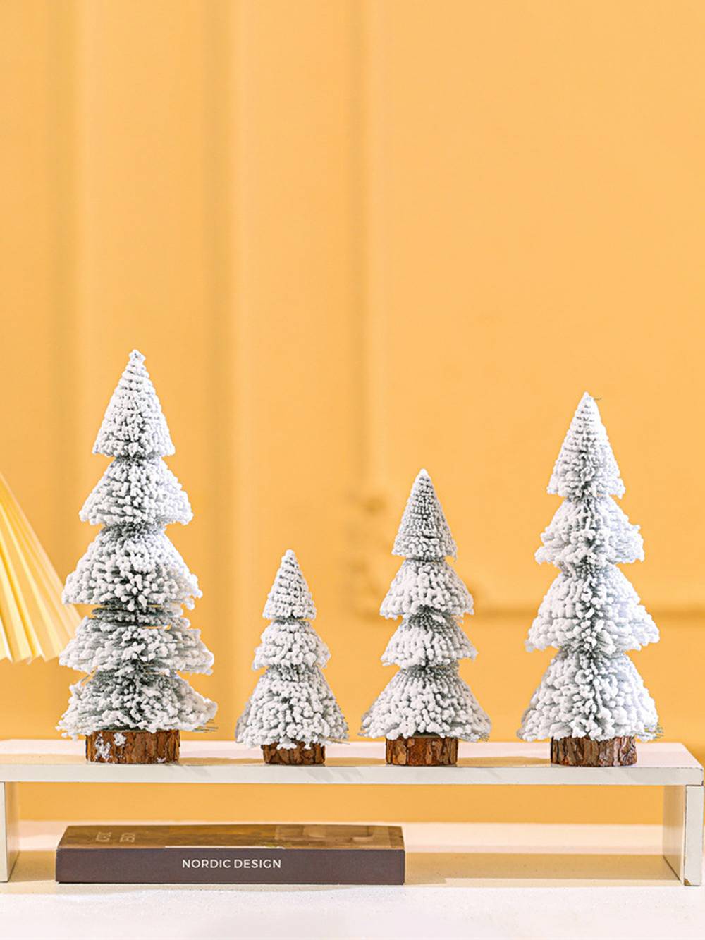 Mini Pinien Tree Light Tower Velvet Snowflake Chrëschtdag Dekoratioun