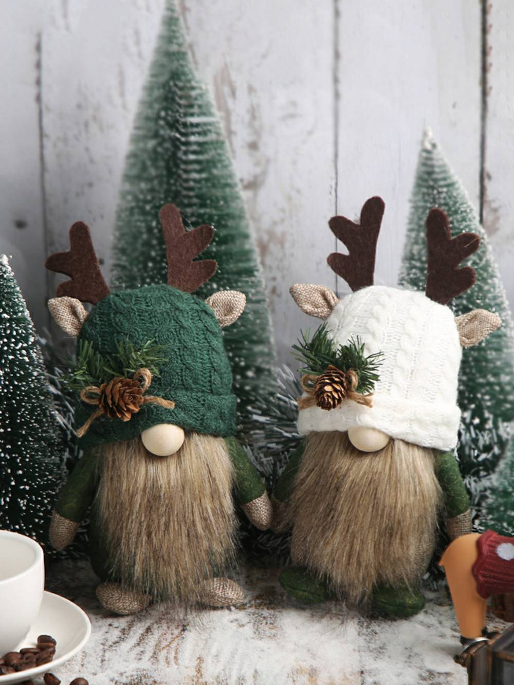 Adorável decoração de Natal de gnomo florestal de chifre de pinha